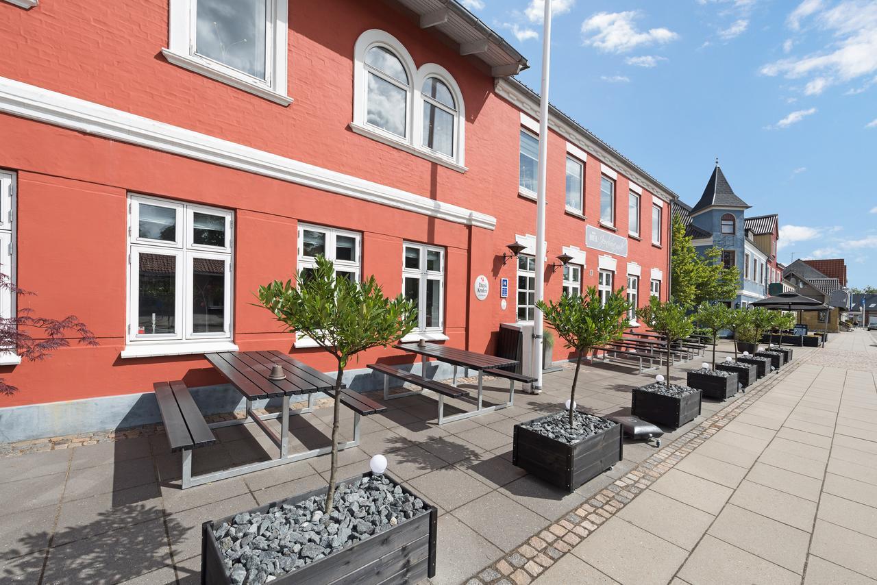 Hotel Jernbanegade Kibæk Exterior foto